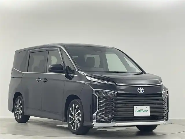 トヨタ ヴォクシー ハイブリッド S－Z 埼玉県 2022(令4)年 4.5万km グリッターブラックガラスフレーク 純正ナビ　ＣＤ／ＤＶＤ　純正１４型後席モニター　オットマン 100V電源 シートヒーター　電動リアゲート　両側パワースライドドア　ハーフレザーシート　レーダークルーズコントロール　ビルトインＥＴＣ