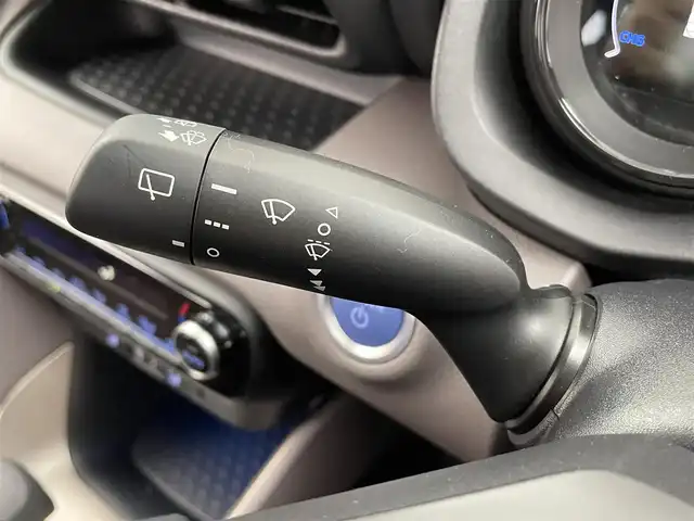 トヨタ ヤリス ハイブリッド G 大分県 2023(令5)年 2.2万km アイスピンクメタリック コンフォートシートセット(メーカーセットOP)/TOYOTAセーフティセンス/・プリクラッシュセーフティ/・レーントレーシングアシスト/・レーンディパーチャアラート/・レーダークルーズコントロール/・オートマチックハイビーム/・ロードサインアシスト/・プロアクティブドライビングアシスト/・発進遅れ告知機能/ブラインドスポットモニター/安心降車アシスト/パノラミックビューモニター/純正8型ディスプレイオーディオ/・フルセグTV、BT対応、USB、CD/DVDデッキ/・AppleCarPlay、AndroidAuto/ステアリングスイッチ/純正ドライブレコーダー(前後)/ETC2.0/社外フロアマット/オートライト/ハロゲンヘッドライト/クリアランスソナー