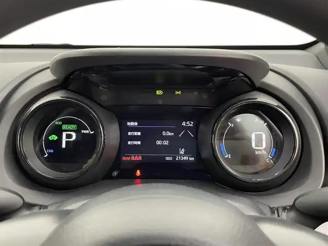 トヨタ ヤリス ハイブリッド G 大分県 2023(令5)年 2.2万km アイスピンクメタリック コンフォートシートセット(メーカーセットOP)/TOYOTAセーフティセンス/・プリクラッシュセーフティ/・レーントレーシングアシスト/・レーンディパーチャアラート/・レーダークルーズコントロール/・オートマチックハイビーム/・ロードサインアシスト/・プロアクティブドライビングアシスト/・発進遅れ告知機能/ブラインドスポットモニター/安心降車アシスト/パノラミックビューモニター/純正8型ディスプレイオーディオ/・フルセグTV、BT対応、USB、CD/DVDデッキ/・AppleCarPlay、AndroidAuto/ステアリングスイッチ/純正ドライブレコーダー(前後)/ETC2.0/社外フロアマット/オートライト/ハロゲンヘッドライト/クリアランスソナー