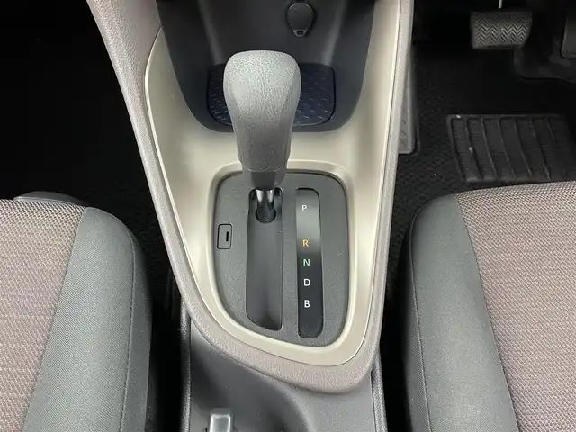 トヨタ ヤリス ハイブリッド G 大分県 2023(令5)年 2.2万km アイスピンクメタリック コンフォートシートセット(メーカーセットOP)/TOYOTAセーフティセンス/・プリクラッシュセーフティ/・レーントレーシングアシスト/・レーンディパーチャアラート/・レーダークルーズコントロール/・オートマチックハイビーム/・ロードサインアシスト/・プロアクティブドライビングアシスト/・発進遅れ告知機能/ブラインドスポットモニター/安心降車アシスト/パノラミックビューモニター/純正8型ディスプレイオーディオ/・フルセグTV、BT対応、USB、CD/DVDデッキ/・AppleCarPlay、AndroidAuto/ステアリングスイッチ/純正ドライブレコーダー(前後)/ETC2.0/社外フロアマット/オートライト/ハロゲンヘッドライト/クリアランスソナー