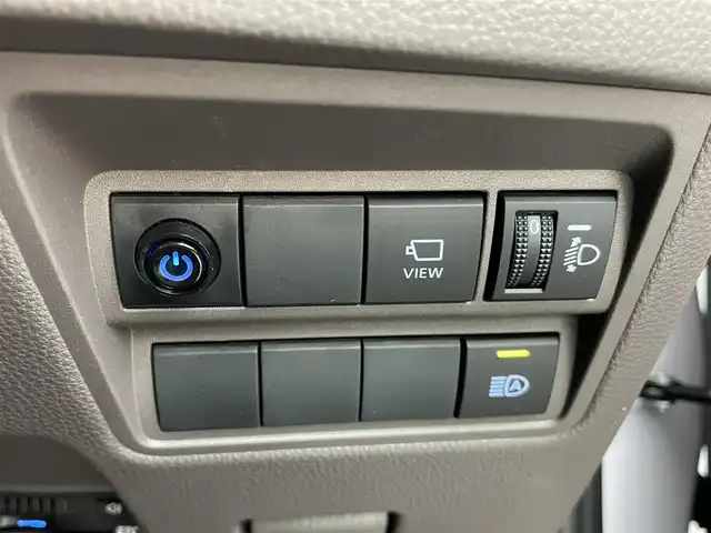 トヨタ ヤリス ハイブリッド G 大分県 2023(令5)年 2.2万km アイスピンクメタリック コンフォートシートセット(メーカーセットOP)/TOYOTAセーフティセンス/・プリクラッシュセーフティ/・レーントレーシングアシスト/・レーンディパーチャアラート/・レーダークルーズコントロール/・オートマチックハイビーム/・ロードサインアシスト/・プロアクティブドライビングアシスト/・発進遅れ告知機能/ブラインドスポットモニター/安心降車アシスト/パノラミックビューモニター/純正8型ディスプレイオーディオ/・フルセグTV、BT対応、USB、CD/DVDデッキ/・AppleCarPlay、AndroidAuto/ステアリングスイッチ/純正ドライブレコーダー(前後)/ETC2.0/社外フロアマット/オートライト/ハロゲンヘッドライト/クリアランスソナー