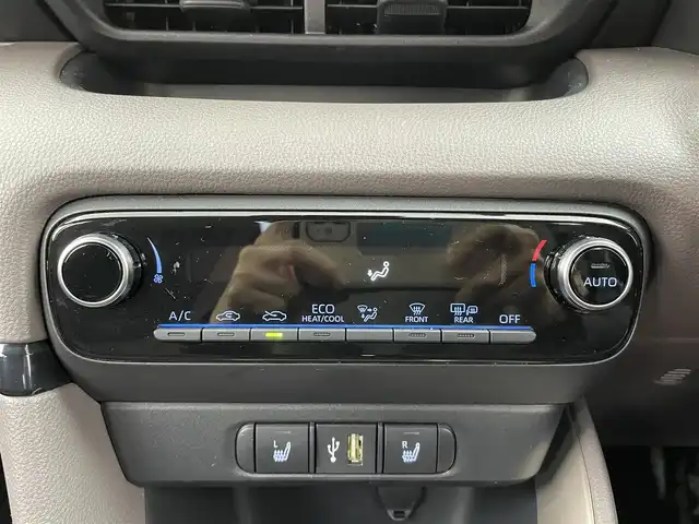 トヨタ ヤリス ハイブリッド G 大分県 2023(令5)年 2.2万km アイスピンクメタリック コンフォートシートセット(メーカーセットOP)/TOYOTAセーフティセンス/・プリクラッシュセーフティ/・レーントレーシングアシスト/・レーンディパーチャアラート/・レーダークルーズコントロール/・オートマチックハイビーム/・ロードサインアシスト/・プロアクティブドライビングアシスト/・発進遅れ告知機能/ブラインドスポットモニター/安心降車アシスト/パノラミックビューモニター/純正8型ディスプレイオーディオ/・フルセグTV、BT対応、USB、CD/DVDデッキ/・AppleCarPlay、AndroidAuto/ステアリングスイッチ/純正ドライブレコーダー(前後)/ETC2.0/社外フロアマット/オートライト/ハロゲンヘッドライト/クリアランスソナー