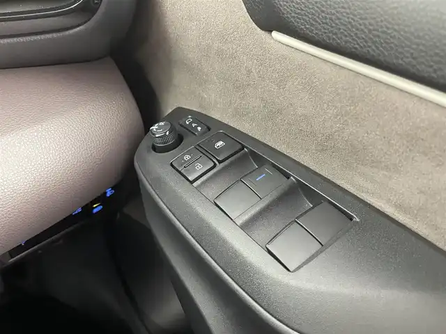 トヨタ ヤリス ハイブリッド G 大分県 2023(令5)年 2.2万km アイスピンクメタリック コンフォートシートセット(メーカーセットOP)/TOYOTAセーフティセンス/・プリクラッシュセーフティ/・レーントレーシングアシスト/・レーンディパーチャアラート/・レーダークルーズコントロール/・オートマチックハイビーム/・ロードサインアシスト/・プロアクティブドライビングアシスト/・発進遅れ告知機能/ブラインドスポットモニター/安心降車アシスト/パノラミックビューモニター/純正8型ディスプレイオーディオ/・フルセグTV、BT対応、USB、CD/DVDデッキ/・AppleCarPlay、AndroidAuto/ステアリングスイッチ/純正ドライブレコーダー(前後)/ETC2.0/社外フロアマット/オートライト/ハロゲンヘッドライト/クリアランスソナー