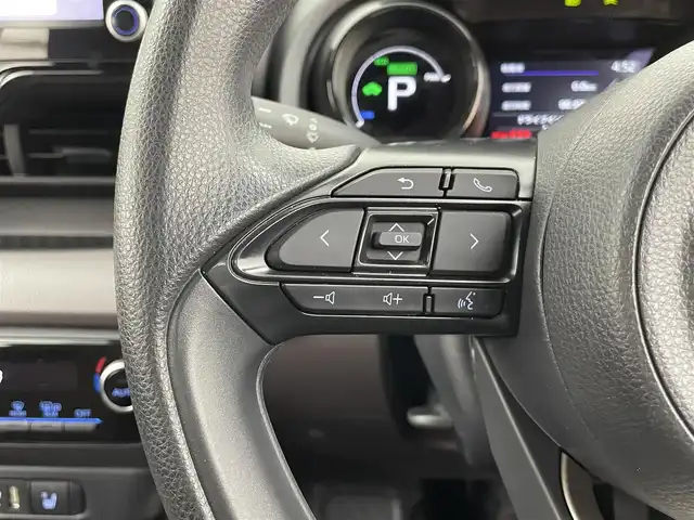 トヨタ ヤリス ハイブリッド G 大分県 2023(令5)年 2.2万km アイスピンクメタリック コンフォートシートセット(メーカーセットOP)/TOYOTAセーフティセンス/・プリクラッシュセーフティ/・レーントレーシングアシスト/・レーンディパーチャアラート/・レーダークルーズコントロール/・オートマチックハイビーム/・ロードサインアシスト/・プロアクティブドライビングアシスト/・発進遅れ告知機能/ブラインドスポットモニター/安心降車アシスト/パノラミックビューモニター/純正8型ディスプレイオーディオ/・フルセグTV、BT対応、USB、CD/DVDデッキ/・AppleCarPlay、AndroidAuto/ステアリングスイッチ/純正ドライブレコーダー(前後)/ETC2.0/社外フロアマット/オートライト/ハロゲンヘッドライト/クリアランスソナー