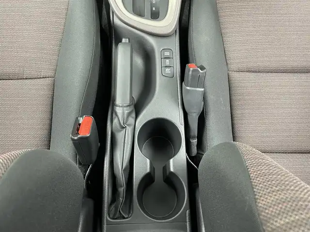 トヨタ ヤリス ハイブリッド G 大分県 2023(令5)年 2.2万km アイスピンクメタリック コンフォートシートセット(メーカーセットOP)/TOYOTAセーフティセンス/・プリクラッシュセーフティ/・レーントレーシングアシスト/・レーンディパーチャアラート/・レーダークルーズコントロール/・オートマチックハイビーム/・ロードサインアシスト/・プロアクティブドライビングアシスト/・発進遅れ告知機能/ブラインドスポットモニター/安心降車アシスト/パノラミックビューモニター/純正8型ディスプレイオーディオ/・フルセグTV、BT対応、USB、CD/DVDデッキ/・AppleCarPlay、AndroidAuto/ステアリングスイッチ/純正ドライブレコーダー(前後)/ETC2.0/社外フロアマット/オートライト/ハロゲンヘッドライト/クリアランスソナー