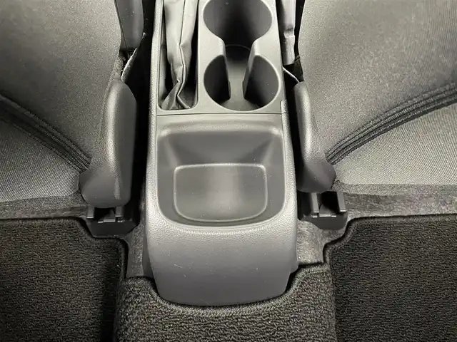 トヨタ ヤリス ハイブリッド G 大分県 2023(令5)年 2.2万km アイスピンクメタリック コンフォートシートセット(メーカーセットOP)/TOYOTAセーフティセンス/・プリクラッシュセーフティ/・レーントレーシングアシスト/・レーンディパーチャアラート/・レーダークルーズコントロール/・オートマチックハイビーム/・ロードサインアシスト/・プロアクティブドライビングアシスト/・発進遅れ告知機能/ブラインドスポットモニター/安心降車アシスト/パノラミックビューモニター/純正8型ディスプレイオーディオ/・フルセグTV、BT対応、USB、CD/DVDデッキ/・AppleCarPlay、AndroidAuto/ステアリングスイッチ/純正ドライブレコーダー(前後)/ETC2.0/社外フロアマット/オートライト/ハロゲンヘッドライト/クリアランスソナー