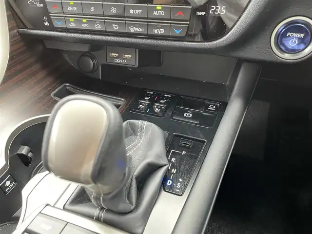 レクサス ＲＸ 450hL 佐賀県 2019(令1)年 8.3万km ソニッククォーツ サンルーフ/黒革シート/純正12.3インチナビ/・フルセグTV/CD/DVD/SD/USB/Bluetooth/パノラミックビューモニター/前方ドライブレコーダー/ビルトインETC2.0/ヘッドアップディスプレイ/電動リアゲ―ト/電動格納サードシート/電子パーキングブレーキ/AUTO HOLD機能/D＋N席メモリー機能付パワーシート/シートヒーター/エアシート/二列目シートヒーター/１００V電源/後席エアコン/後席用サイドサンシェード/パドルシフト/木目調革巻きステアリング/ステアリングヒーター/ステアリングリモコン/純正20インチアルミホイール/純正LEDヘッドライト/純正LEDフォグライト/純正ドアバイザ―/新車保証書/取扱説明書/スペアキー１本/Lexus Safety System+/・プリクラッシュセーフティ/・レーダークルーズコントロール/・レーントレーシングアシスト/・ブラインドスポットモニター/・ロードサインアシスト/・先行車発進お知らせ機能/・パーキングサポートアラート