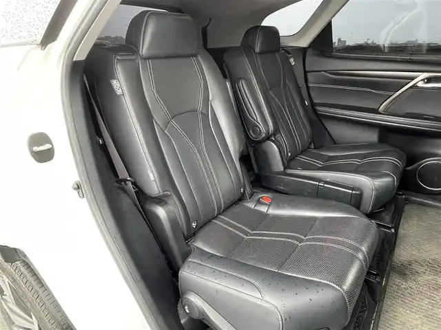レクサス ＲＸ 450hL 佐賀県 2019(令1)年 8.3万km ソニッククォーツ サンルーフ/黒革シート/純正12.3インチナビ/・フルセグTV/CD/DVD/SD/USB/Bluetooth/パノラミックビューモニター/前方ドライブレコーダー/ビルトインETC2.0/ヘッドアップディスプレイ/電動リアゲ―ト/電動格納サードシート/電子パーキングブレーキ/AUTO HOLD機能/D＋N席メモリー機能付パワーシート/シートヒーター/エアシート/二列目シートヒーター/１００V電源/後席エアコン/後席用サイドサンシェード/パドルシフト/木目調革巻きステアリング/ステアリングヒーター/ステアリングリモコン/純正20インチアルミホイール/純正LEDヘッドライト/純正LEDフォグライト/純正ドアバイザ―/新車保証書/取扱説明書/スペアキー１本/Lexus Safety System+/・プリクラッシュセーフティ/・レーダークルーズコントロール/・レーントレーシングアシスト/・ブラインドスポットモニター/・ロードサインアシスト/・先行車発進お知らせ機能/・パーキングサポートアラート