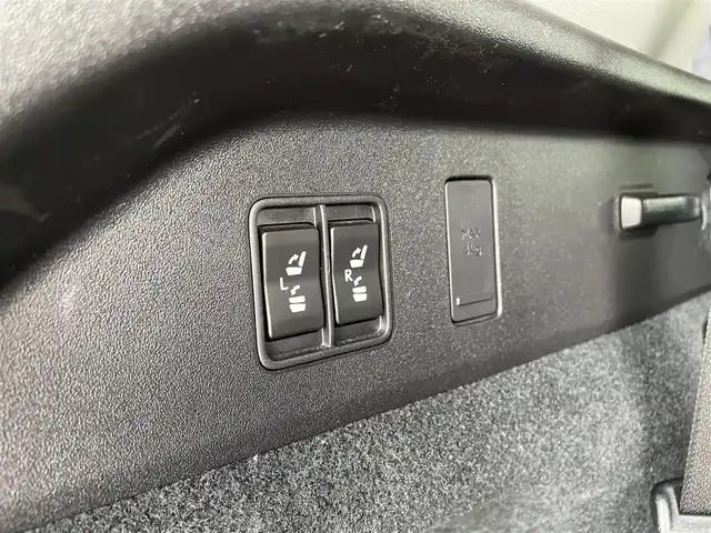 レクサス ＲＸ 450hL 佐賀県 2019(令1)年 8.3万km ソニッククォーツ サンルーフ/黒革シート/純正12.3インチナビ/・フルセグTV/CD/DVD/SD/USB/Bluetooth/パノラミックビューモニター/前方ドライブレコーダー/ビルトインETC2.0/ヘッドアップディスプレイ/電動リアゲ―ト/電動格納サードシート/電子パーキングブレーキ/AUTO HOLD機能/D＋N席メモリー機能付パワーシート/シートヒーター/エアシート/二列目シートヒーター/１００V電源/後席エアコン/後席用サイドサンシェード/パドルシフト/木目調革巻きステアリング/ステアリングヒーター/ステアリングリモコン/純正20インチアルミホイール/純正LEDヘッドライト/純正LEDフォグライト/純正ドアバイザ―/新車保証書/取扱説明書/スペアキー１本/Lexus Safety System+/・プリクラッシュセーフティ/・レーダークルーズコントロール/・レーントレーシングアシスト/・ブラインドスポットモニター/・ロードサインアシスト/・先行車発進お知らせ機能/・パーキングサポートアラート