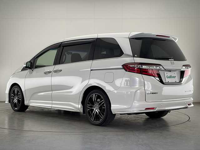 ホンダ オデッセイ アブソルート・EXホンダセンジング 宮崎県 2020(令2)年 2.1万km プラチナホワイトパール 禁煙車/ホンダセンシング/純正9型ナビTV/（VXM-207VFNi/CD/DVD/Bluetooth/フルセグTV)/純正ビルトイン2.0ETC/純正18インチアルミ/純正LEDオートライト/純正LEDフォグ/純正フロアマット/社外前後ドライブレコーダー/社外GPSオービスレーダー/両側電動スライドドア/アダプティブクルーズコントロール/レーンディパーチャーアラート/ブラインドスポットモニター/クリアランスソナー/パドルシフト/本革巻ハンドル/前席パワーシート/シートヒーター/ハーフレザーシート/ウインカードアミラー/スマートキー/プッシュエンジンスタート/新車時保証書/取扱い説明書