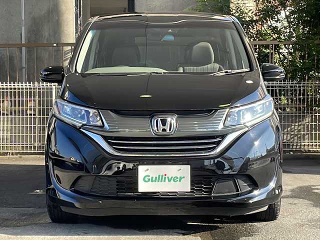 ホンダ フリード ハイブリット G ホンダセンシング 京都府 2019(令1)年 3.4万km プレミアムスパークルブラックパール 純正SDナビ/  GathersVXM-194VFi/AM/FM/CD/DVD/Bluetooth/AUX/iPod/フルセグTV/　(走行視聴不可)/バックカメラ/USB入力端子/オートエアコン/両側電動スライドドア/レーダークルーズコントロール/ホンダセンシング/誤発進抑制機能/歩行者事故低減ステアリング/車線維持支援システム/路外逸脱抑制機能/先行車発進お知らせ機能/標識認識機能/LEDヘッドライト/ビルトインETC/ウィンカーミラー/ウォークスルー/3列シート/社外フロアマット/センターテーブル/Cパッケージ/ロールサンシェード/プラズマクラスター/コンフォートビューパッケージ/ヒーテッドドアミラー/熱線入りフロントウィンド/盗難防止装置/オートライト/Wエアバッグ/ECON/電動格納ミラー/取扱説明書/保証書