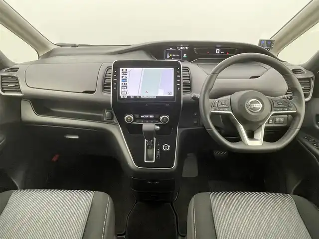 日産 セレナ ハイウェイスター V 岡山県 2020(令2)年 3.5万km パール セーフティーパックA/・インテリジェントアラウンドビューモニター/・誤発信抑制機能/純正10インチナビ（MM319D-L）/・FM/AM/Bluetooth/フルセグ/CD/DVD/純正11インチフリップダウンモニター/ハンズフリー付両側パワースライドドア/インテリジェントエマージェンシーブレーキ/車線維持支援システム/クルーズコントロール/BSM/前後ドライブレコーダー/ビルトインETC/後席サンシェイド/シートバックテーブル/ドアバイザー/純正16インチアルミ/純正フロアマット