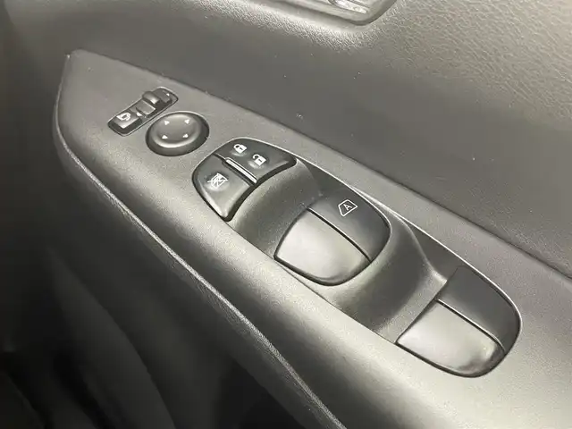 日産 セレナ ハイウェイスター V 岡山県 2020(令2)年 3.5万km パール セーフティーパックA/・インテリジェントアラウンドビューモニター/・誤発信抑制機能/純正10インチナビ（MM319D-L）/・FM/AM/Bluetooth/フルセグ/CD/DVD/純正11インチフリップダウンモニター/ハンズフリー付両側パワースライドドア/インテリジェントエマージェンシーブレーキ/車線維持支援システム/クルーズコントロール/BSM/前後ドライブレコーダー/ビルトインETC/後席サンシェイド/シートバックテーブル/ドアバイザー/純正16インチアルミ/純正フロアマット