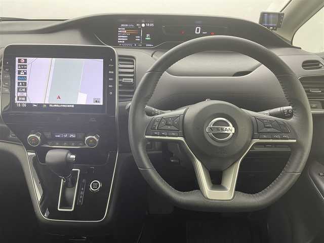日産 セレナ ハイウェイスター V 岡山県 2020(令2)年 3.5万km パール セーフティーパックA/・インテリジェントアラウンドビューモニター/・誤発信抑制機能/純正10インチナビ（MM319D-L）/・FM/AM/Bluetooth/フルセグ/CD/DVD/純正11インチフリップダウンモニター/ハンズフリー付両側パワースライドドア/インテリジェントエマージェンシーブレーキ/車線維持支援システム/クルーズコントロール/BSM/前後ドライブレコーダー/ビルトインETC/後席サンシェイド/シートバックテーブル/ドアバイザー/純正16インチアルミ/純正フロアマット