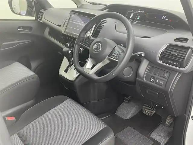 日産 セレナ ハイウェイスター V 岡山県 2020(令2)年 3.5万km パール セーフティーパックA/・インテリジェントアラウンドビューモニター/・誤発信抑制機能/純正10インチナビ（MM319D-L）/・FM/AM/Bluetooth/フルセグ/CD/DVD/純正11インチフリップダウンモニター/ハンズフリー付両側パワースライドドア/インテリジェントエマージェンシーブレーキ/車線維持支援システム/クルーズコントロール/BSM/前後ドライブレコーダー/ビルトインETC/後席サンシェイド/シートバックテーブル/ドアバイザー/純正16インチアルミ/純正フロアマット