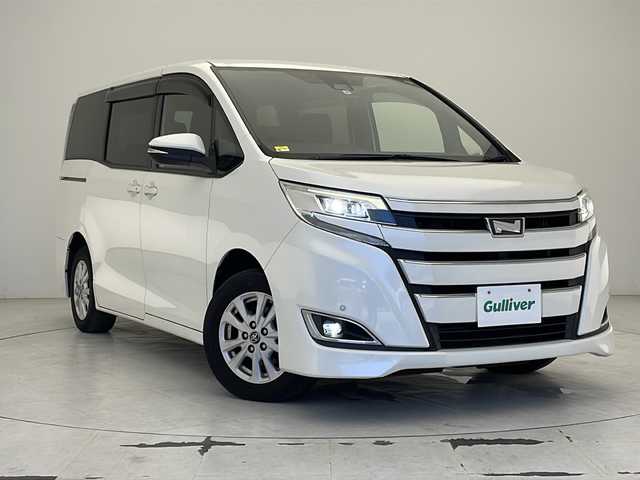 トヨタ ノア G 沖縄県 2017(平29)年 7.7万km ホワイトパールクリスタルシャイン 純正ナビ　【NSZT-W66T】/(フルセグTV　Bluetooth  CD/DVD)/バックカメラ　/両側パワースライドドア　/ドライブレコーダー　/プリクラッシュセーフティ　/クルーズコントロール　/レーンキープアシスト　/スマートキー　/アイドリングストップ　/ＥＴＣ