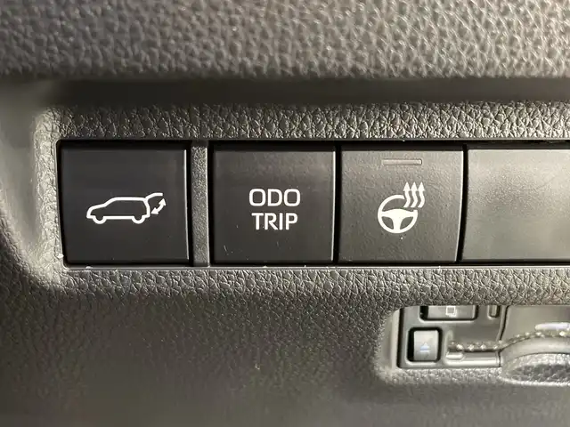 トヨタ ＲＡＶ４ 栃木県 2023(令5)年 4.1万km アティチュードブラックマイカ 純正ナビ/(フルセグTV/Bluetooth/USB)/4WD/バックカメラ/トヨタセーフティーセンス/・衝突軽減ブレーキ/・車線逸脱警報/・オートマチックハイビーム/・先行車発進お知らせ機能/ETC2.0/パワーシート/シートヒーター/シートエアコン/ルーフレール/オートライト/LEDヘッドライト/横滑り防止装置/フォグランプ/スマートキー/プッシュスタート/ステアリングスイッチ/革巻きステアリング/ウィンカーミラー/電動格納ミラー/純正18インチアルミホイール/社外フロアマット/デジタルインナーミラー/ステアリングヒーター