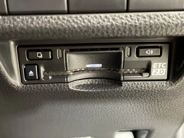 トヨタ ＲＡＶ４ 栃木県 2023(令5)年 4.1万km アティチュードブラックマイカ 純正ナビ/(フルセグTV/Bluetooth/USB)/4WD/バックカメラ/トヨタセーフティーセンス/・衝突軽減ブレーキ/・車線逸脱警報/・オートマチックハイビーム/・先行車発進お知らせ機能/ETC2.0/パワーシート/シートヒーター/シートエアコン/ルーフレール/オートライト/LEDヘッドライト/横滑り防止装置/フォグランプ/スマートキー/プッシュスタート/ステアリングスイッチ/革巻きステアリング/ウィンカーミラー/電動格納ミラー/純正18インチアルミホイール/社外フロアマット/デジタルインナーミラー/ステアリングヒーター