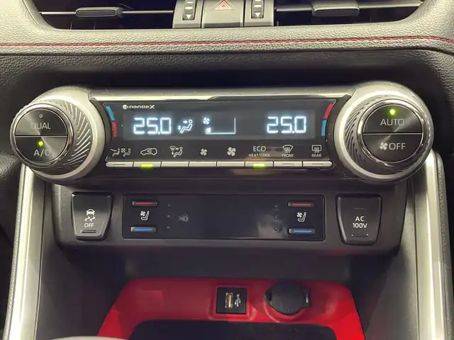 トヨタ ＲＡＶ４ 栃木県 2023(令5)年 4.1万km アティチュードブラックマイカ 純正ナビ/(フルセグTV/Bluetooth/USB)/4WD/バックカメラ/トヨタセーフティーセンス/・衝突軽減ブレーキ/・車線逸脱警報/・オートマチックハイビーム/・先行車発進お知らせ機能/ETC2.0/パワーシート/シートヒーター/シートエアコン/ルーフレール/オートライト/LEDヘッドライト/横滑り防止装置/フォグランプ/スマートキー/プッシュスタート/ステアリングスイッチ/革巻きステアリング/ウィンカーミラー/電動格納ミラー/純正18インチアルミホイール/社外フロアマット/デジタルインナーミラー/ステアリングヒーター