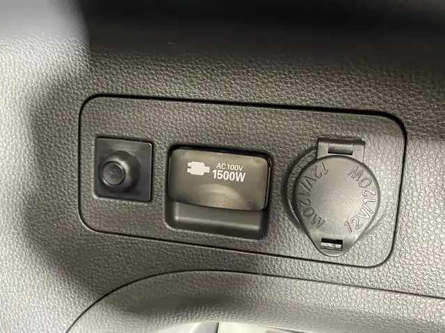 トヨタ ＲＡＶ４ 栃木県 2023(令5)年 4.1万km アティチュードブラックマイカ 純正ナビ/(フルセグTV/Bluetooth/USB)/4WD/バックカメラ/トヨタセーフティーセンス/・衝突軽減ブレーキ/・車線逸脱警報/・オートマチックハイビーム/・先行車発進お知らせ機能/ETC2.0/パワーシート/シートヒーター/シートエアコン/ルーフレール/オートライト/LEDヘッドライト/横滑り防止装置/フォグランプ/スマートキー/プッシュスタート/ステアリングスイッチ/革巻きステアリング/ウィンカーミラー/電動格納ミラー/純正18インチアルミホイール/社外フロアマット/デジタルインナーミラー/ステアリングヒーター