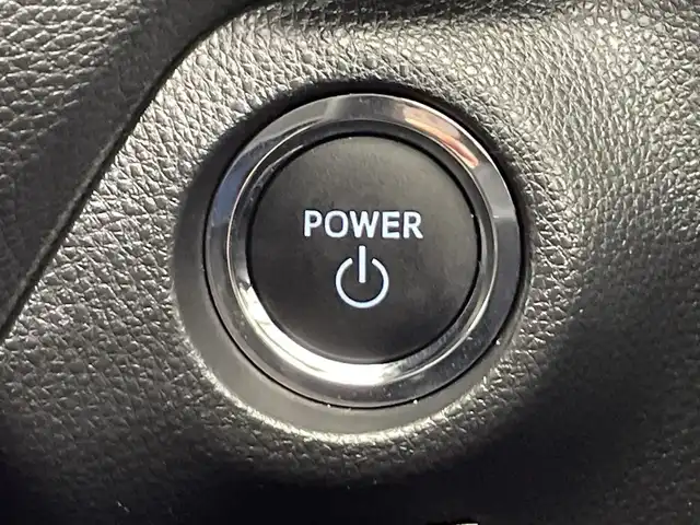 トヨタ ＲＡＶ４ 栃木県 2023(令5)年 4.1万km アティチュードブラックマイカ 純正ナビ/(フルセグTV/Bluetooth/USB)/4WD/バックカメラ/トヨタセーフティーセンス/・衝突軽減ブレーキ/・車線逸脱警報/・オートマチックハイビーム/・先行車発進お知らせ機能/ETC2.0/パワーシート/シートヒーター/シートエアコン/ルーフレール/オートライト/LEDヘッドライト/横滑り防止装置/フォグランプ/スマートキー/プッシュスタート/ステアリングスイッチ/革巻きステアリング/ウィンカーミラー/電動格納ミラー/純正18インチアルミホイール/社外フロアマット/デジタルインナーミラー/ステアリングヒーター