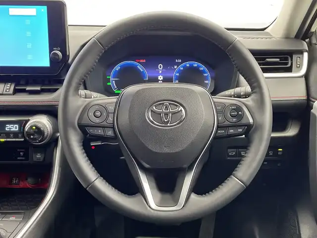 トヨタ ＲＡＶ４ 栃木県 2023(令5)年 4.1万km アティチュードブラックマイカ 純正ナビ/(フルセグTV/Bluetooth/USB)/4WD/バックカメラ/トヨタセーフティーセンス/・衝突軽減ブレーキ/・車線逸脱警報/・オートマチックハイビーム/・先行車発進お知らせ機能/ETC2.0/パワーシート/シートヒーター/シートエアコン/ルーフレール/オートライト/LEDヘッドライト/横滑り防止装置/フォグランプ/スマートキー/プッシュスタート/ステアリングスイッチ/革巻きステアリング/ウィンカーミラー/電動格納ミラー/純正18インチアルミホイール/社外フロアマット/デジタルインナーミラー/ステアリングヒーター