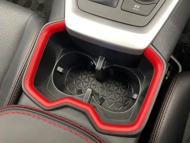 トヨタ ＲＡＶ４ 栃木県 2023(令5)年 4.1万km アティチュードブラックマイカ 純正ナビ/(フルセグTV/Bluetooth/USB)/4WD/バックカメラ/トヨタセーフティーセンス/・衝突軽減ブレーキ/・車線逸脱警報/・オートマチックハイビーム/・先行車発進お知らせ機能/ETC2.0/パワーシート/シートヒーター/シートエアコン/ルーフレール/オートライト/LEDヘッドライト/横滑り防止装置/フォグランプ/スマートキー/プッシュスタート/ステアリングスイッチ/革巻きステアリング/ウィンカーミラー/電動格納ミラー/純正18インチアルミホイール/社外フロアマット/デジタルインナーミラー/ステアリングヒーター