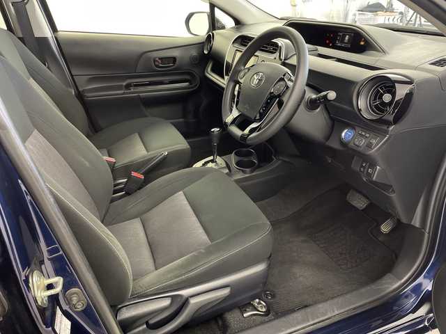 トヨタ アクア S スタイルブラック 岐阜県 2021(令3)年 4.9万km ダークブルーマイカ 純正7インチナビ/　(AM/FM/CD/DVD/Bluetooth/フルセグTV)/パノラミックビューモニター/トヨタセーフティセンス/プリクラッシュセーフティ/レーンディパーチャーアラート/オートマチックハイビーム/コーナーセンサー/パーキングサポートブレーキ/LEDヘッドライト/フォグランプ/スマートキー/スペアキー/電格ミラー/純正フロアマット