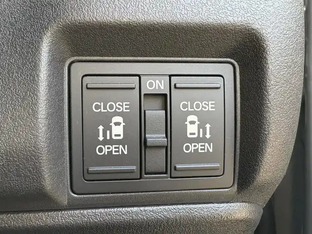 ホンダ Ｎ ＢＯＸ カスタム ターボ コーディネートS 滋賀県 2024(令6)年 0.9万km グレーⅡ 純正8型ナビ/（BT/フルセグTV/USB）/ホンダセンシング/・衝突軽減ブレーキ（CMBS）/・先行車発進お知らせ機能/・歩行者事故低減ステアリング/・路外逸脱抑制機能/・標識認識機能/・渋滞追従機能付アダプティブクルーズコントロール（ACC）/・車線維持支援システム（LKAS）/・誤発進抑制機能/・後方誤発進抑制機能/・近距離衝突軽減ブレーキ/・急アクセル抑制機能/・パーキングセンサーシステム/・オートハイビーム/バックカメラ/ビルトインETC/両側パワースライドドア/前席シートヒーター/パドルシフト/電動パーキングブレーキ/LEDヘッドライト/純正フロアマット/純正15インチAW