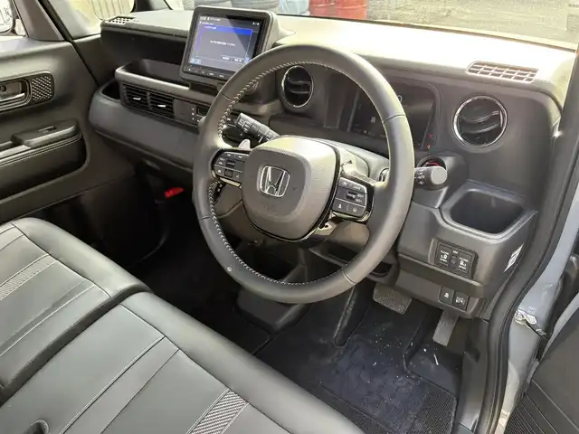 ホンダ Ｎ ＢＯＸ カスタム ターボ コーディネートS 滋賀県 2024(令6)年 0.9万km グレーⅡ 純正8型ナビ/（BT/フルセグTV/USB）/ホンダセンシング/・衝突軽減ブレーキ（CMBS）/・先行車発進お知らせ機能/・歩行者事故低減ステアリング/・路外逸脱抑制機能/・標識認識機能/・渋滞追従機能付アダプティブクルーズコントロール（ACC）/・車線維持支援システム（LKAS）/・誤発進抑制機能/・後方誤発進抑制機能/・近距離衝突軽減ブレーキ/・急アクセル抑制機能/・パーキングセンサーシステム/・オートハイビーム/バックカメラ/ビルトインETC/両側パワースライドドア/前席シートヒーター/パドルシフト/電動パーキングブレーキ/LEDヘッドライト/純正フロアマット/純正15インチAW