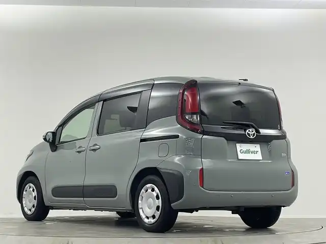 トヨタ シエンタ ハイブリッド G 埼玉県 2023(令5)年 1.8万km アーバンカーキ 純正１０．５型ナビ　両側電動スライドドア　全方位カメラ　シートヒーター　ＢＳＭ　ＬＥＤヘッドライト　ＥＴＣ２．０　追従走行　フルセグＴＶ　ウォークスルー　衝突被害軽減　オートハイビーム　ステアリングヒーター