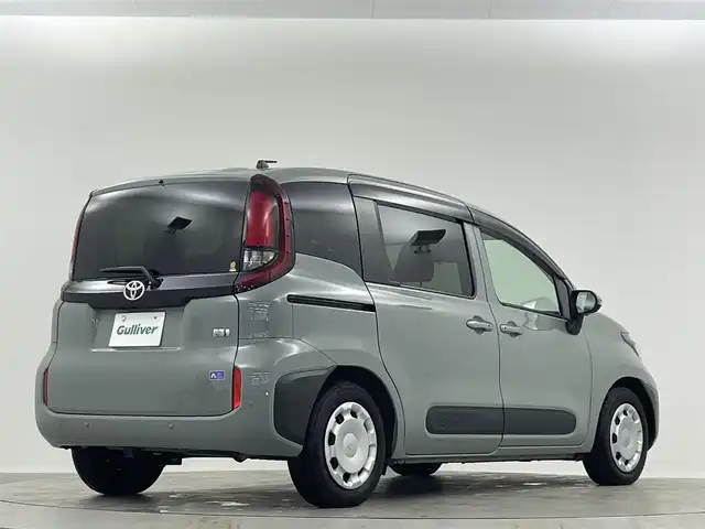 トヨタ シエンタ ハイブリッド G 埼玉県 2023(令5)年 1.8万km アーバンカーキ 純正１０．５型ナビ　両側電動スライドドア　全方位カメラ　シートヒーター　ＢＳＭ　ＬＥＤヘッドライト　ＥＴＣ２．０　追従走行　フルセグＴＶ　ウォークスルー　衝突被害軽減　オートハイビーム　ステアリングヒーター