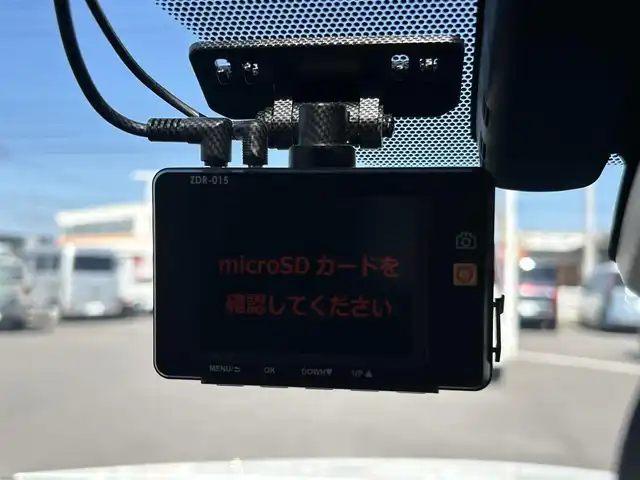 トヨタ プリウス ＰＨＶ S セーフティプラス 岡山県 2018(平30)年 8.8万km ホワイトパールクリスタルシャイン 登録時走行距離87926km/純正9インチナビ/フルセグTV(AM/FM/CD/DVD/Bluetooth)/バックカメラ/ドライブレコーダー/ビルトインETC/トヨタセーフティセンス/・プリクラッシュセーフティ/・レーダークルーズコントロール/・アドバンストパーク/・オートマチックハイビーム/・レーントレーシングアシスト/D/N席シートヒーター/ステアリングヒーター/USB/HDMI端子/純正フロアマット/15インチ純正AW/プッシュスタート/スマートキー