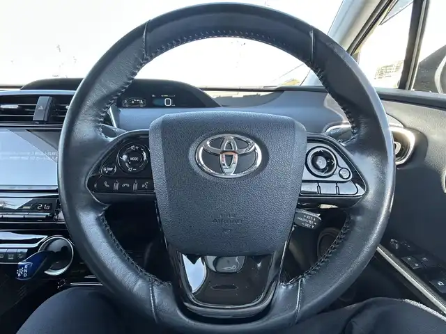 トヨタ プリウス ＰＨＶ S セーフティプラス 岡山県 2018(平30)年 8.8万km ホワイトパールクリスタルシャイン 登録時走行距離87926km/純正9インチナビ/フルセグTV(AM/FM/CD/DVD/Bluetooth)/バックカメラ/ドライブレコーダー/ビルトインETC/トヨタセーフティセンス/・プリクラッシュセーフティ/・レーダークルーズコントロール/・アドバンストパーク/・オートマチックハイビーム/・レーントレーシングアシスト/D/N席シートヒーター/ステアリングヒーター/USB/HDMI端子/純正フロアマット/15インチ純正AW/プッシュスタート/スマートキー