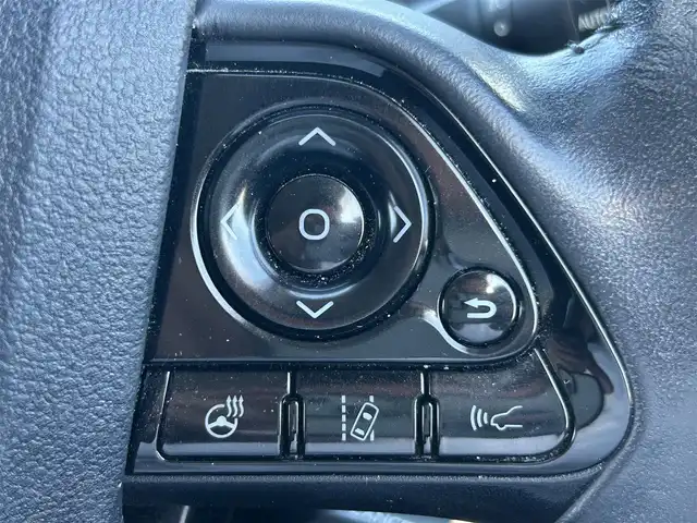 トヨタ プリウス ＰＨＶ S セーフティプラス 岡山県 2018(平30)年 8.8万km ホワイトパールクリスタルシャイン 登録時走行距離87926km/純正9インチナビ/フルセグTV(AM/FM/CD/DVD/Bluetooth)/バックカメラ/ドライブレコーダー/ビルトインETC/トヨタセーフティセンス/・プリクラッシュセーフティ/・レーダークルーズコントロール/・アドバンストパーク/・オートマチックハイビーム/・レーントレーシングアシスト/D/N席シートヒーター/ステアリングヒーター/USB/HDMI端子/純正フロアマット/15インチ純正AW/プッシュスタート/スマートキー