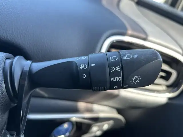 トヨタ プリウス ＰＨＶ S セーフティプラス 岡山県 2018(平30)年 8.8万km ホワイトパールクリスタルシャイン 登録時走行距離87926km/純正9インチナビ/フルセグTV(AM/FM/CD/DVD/Bluetooth)/バックカメラ/ドライブレコーダー/ビルトインETC/トヨタセーフティセンス/・プリクラッシュセーフティ/・レーダークルーズコントロール/・アドバンストパーク/・オートマチックハイビーム/・レーントレーシングアシスト/D/N席シートヒーター/ステアリングヒーター/USB/HDMI端子/純正フロアマット/15インチ純正AW/プッシュスタート/スマートキー