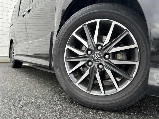 トヨタ ヴォクシー ZS 煌Ⅱ 福岡県 2016(平28)年 4.1万km ブラック 純正10型SDナビ(フルセグTV/CD/DVD/BT)バックモニタートヨタセーフティセンスレーンキープアシストオートマチックハイビーム両側パワスラETC純正LEDヘッドライト純正フロアマット純正16インチアルミホイールプッシュスタートスマートキー