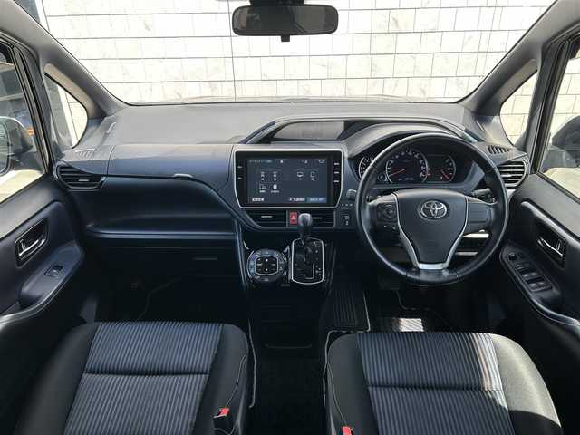 トヨタ ヴォクシー ZS 煌Ⅱ 福岡県 2016(平28)年 4.1万km ブラック 純正10型SDナビ(フルセグTV/CD/DVD/BT)バックモニタートヨタセーフティセンスレーンキープアシストオートマチックハイビーム両側パワスラETC純正LEDヘッドライト純正フロアマット純正16インチアルミホイールプッシュスタートスマートキー