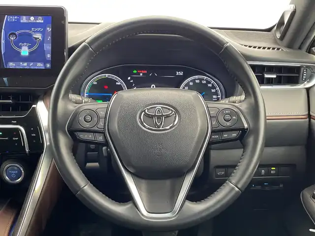 トヨタ ハリアー ハイブリッド Z 栃木県 2021(令3)年 4.4万km プレシャスブラックパール 純正ナビ/(フルセグTV・Bluetooth・USB)/JBLプレミアムサウンド/バックカメラ/トヨタセーフティセンス/ ・プリクラッシュセーフティ/ ・レーンキープアシスト/ ・アダプティブクルーズコントロール/ ・オートハイビーム/前後コーナーセンサー/ブラインドスポットモニター/ドライブレコーダー/電動リアゲート/運転席パワーシート/LEDヘッドライト/オートライト/純正フロアマット/純正アルミホイール/ラゲッジマット/取扱説明書/保証書