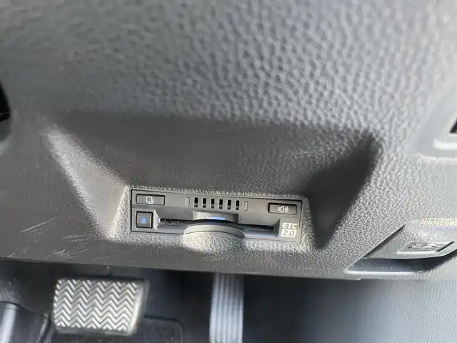 トヨタ ヤリスクロス ハイブリッド Z 愛知県 2020(令2)年 5.5万km ホワイトパールクリスタルシャイン トヨタセーフティセンス　/レーダークルーズコントロール/純正18インチアルミホイール/ナビ　/フルセグＴＶ　/バックカメラ　/ビルトインＥＴＣ　/シートヒーター　/運転席パワーシート　/パワーバックドア　/プッシュスタート　/スマートキー