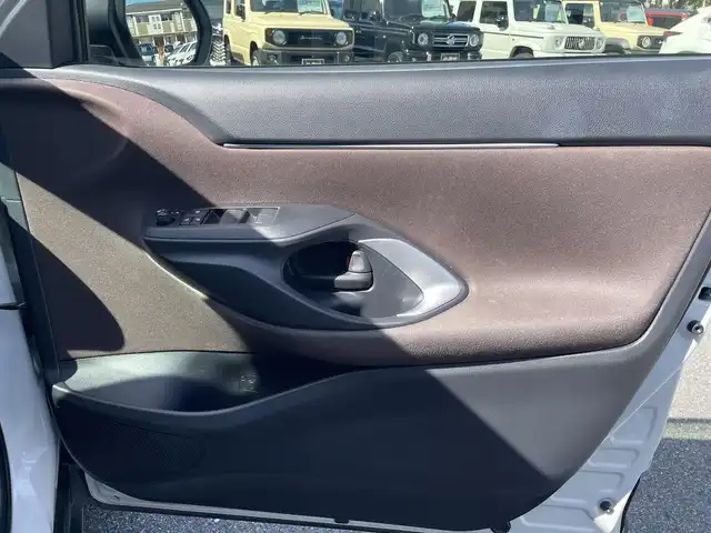 トヨタ ヤリスクロス ハイブリッド Z 愛知県 2020(令2)年 5.5万km ホワイトパールクリスタルシャイン トヨタセーフティセンス　/レーダークルーズコントロール/純正18インチアルミホイール/ナビ　/フルセグＴＶ　/バックカメラ　/ビルトインＥＴＣ　/シートヒーター　/運転席パワーシート　/パワーバックドア　/プッシュスタート　/スマートキー