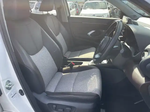 トヨタ ヤリスクロス ハイブリッド Z 愛知県 2020(令2)年 5.5万km ホワイトパールクリスタルシャイン トヨタセーフティセンス　/レーダークルーズコントロール/純正18インチアルミホイール/ナビ　/フルセグＴＶ　/バックカメラ　/ビルトインＥＴＣ　/シートヒーター　/運転席パワーシート　/パワーバックドア　/プッシュスタート　/スマートキー