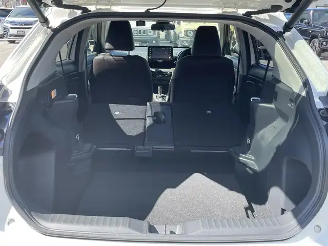 トヨタ ヤリスクロス ハイブリッド Z 愛知県 2020(令2)年 5.5万km ホワイトパールクリスタルシャイン トヨタセーフティセンス　/レーダークルーズコントロール/純正18インチアルミホイール/ナビ　/フルセグＴＶ　/バックカメラ　/ビルトインＥＴＣ　/シートヒーター　/運転席パワーシート　/パワーバックドア　/プッシュスタート　/スマートキー