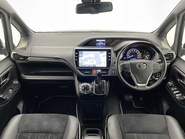 トヨタ エスクァイア Gi プレミアムパッケージ ブラックテーラード 宮崎県 2019(令1)年 3.5万km ブラック 禁煙車/トヨタセーフティセンス/純正10型ナビTV/（NSZN-Z68T/CD/DVD/Bluetooth/フルセグTV)/純正12.1型リアフリップダウンモニター/（V12T-R68C）/純正ビルトインETC/純正LEDオートエアコン/純正LEDフォグ/純正15インチアルミ/純正フロアマット/両側電動スライドドア/クルーズコントロール/レーンディパーチャーアラート/オートマチックハイビーム/前席シートヒーター/ハーフレザーシート/Wオートエアコン/ウッドコンビ本革巻ハンドル/ウインカードアミラー/スマートキー/プッシュエンジンスタート/新車時保証書/取扱い説明書