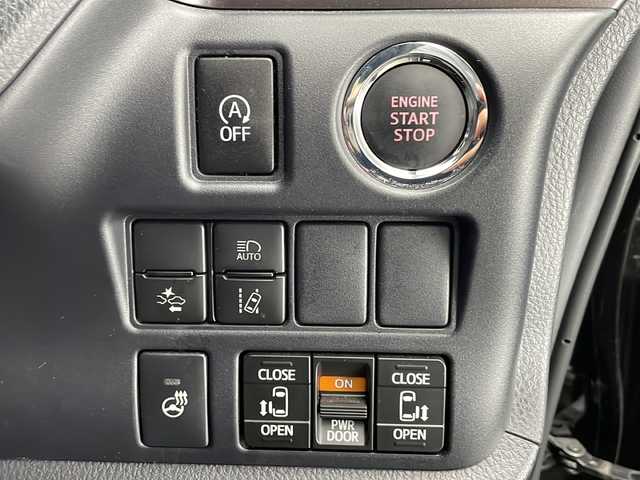 トヨタ エスクァイア Gi プレミアムパッケージ ブラックテーラード 宮崎県 2019(令1)年 3.5万km ブラック 禁煙車/トヨタセーフティセンス/純正10型ナビTV/（NSZN-Z68T/CD/DVD/Bluetooth/フルセグTV)/純正12.1型リアフリップダウンモニター/（V12T-R68C）/純正ビルトインETC/純正LEDオートエアコン/純正LEDフォグ/純正15インチアルミ/純正フロアマット/両側電動スライドドア/クルーズコントロール/レーンディパーチャーアラート/オートマチックハイビーム/前席シートヒーター/ハーフレザーシート/Wオートエアコン/ウッドコンビ本革巻ハンドル/ウインカードアミラー/スマートキー/プッシュエンジンスタート/新車時保証書/取扱い説明書