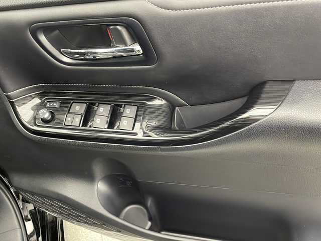 トヨタ エスクァイア Gi プレミアムパッケージ ブラックテーラード 宮崎県 2019(令1)年 3.5万km ブラック 禁煙車/トヨタセーフティセンス/純正10型ナビTV/（NSZN-Z68T/CD/DVD/Bluetooth/フルセグTV)/純正12.1型リアフリップダウンモニター/（V12T-R68C）/純正ビルトインETC/純正LEDオートエアコン/純正LEDフォグ/純正15インチアルミ/純正フロアマット/両側電動スライドドア/クルーズコントロール/レーンディパーチャーアラート/オートマチックハイビーム/前席シートヒーター/ハーフレザーシート/Wオートエアコン/ウッドコンビ本革巻ハンドル/ウインカードアミラー/スマートキー/プッシュエンジンスタート/新車時保証書/取扱い説明書