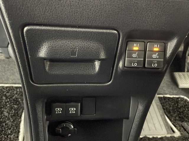 トヨタ エスクァイア Gi プレミアムパッケージ ブラックテーラード 宮崎県 2019(令1)年 3.5万km ブラック 禁煙車/トヨタセーフティセンス/純正10型ナビTV/（NSZN-Z68T/CD/DVD/Bluetooth/フルセグTV)/純正12.1型リアフリップダウンモニター/（V12T-R68C）/純正ビルトインETC/純正LEDオートエアコン/純正LEDフォグ/純正15インチアルミ/純正フロアマット/両側電動スライドドア/クルーズコントロール/レーンディパーチャーアラート/オートマチックハイビーム/前席シートヒーター/ハーフレザーシート/Wオートエアコン/ウッドコンビ本革巻ハンドル/ウインカードアミラー/スマートキー/プッシュエンジンスタート/新車時保証書/取扱い説明書