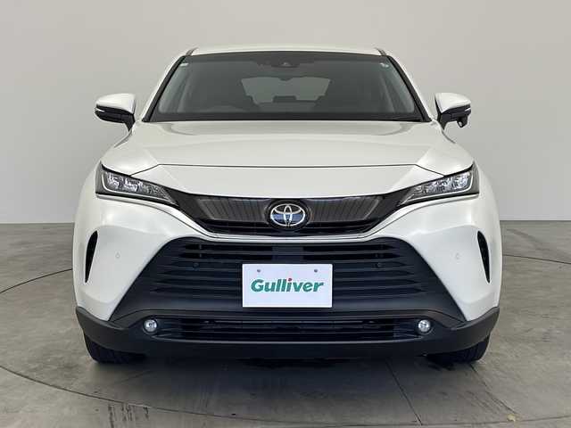 トヨタ ハリアー S 兵庫県 2020(令2)年 5.6万km ホワイトパールクリスタルシャイン ・純正8インチディスプレイナビ/Bluetooth/USB/Miracast/・Toyota Safety Sense/・プリクラッシュセーフティ/・レーントレーシングアシスト[LTA] /・レーダークルーズコントロール（全車速追従機能付）/・オートマチックハイビーム[AHB] /・ロードサインアシスト[RSA]/・先行車発進告知機能[TMN]/・パーキングサポートブレーキ/・イモビライザーシステム/・ヘッドライトレベライザー/・LEDヘッドランプ/・LEDクリアランスランプ/・LEDターンランプ/・LEDフロントフォグランプ/・革巻きステアリング/・ステアリングスイッチ/・オートワイパー/・電動パーキングブレーキ/・オートホールド/・純正ドライブレコーダー/・W＋サイドエアバッグ/・カーテンエアバッグ/・純正17インチアルミホイール/・スマートキー