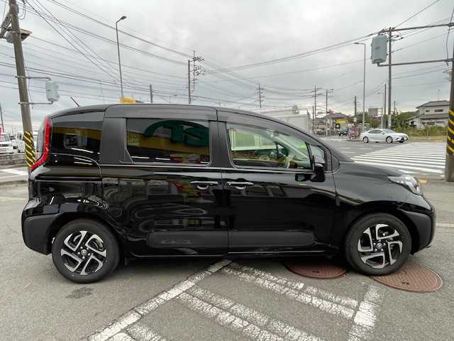 トヨタ シエンタ ハイブリッド Z 神奈川県 2024(令6)年 0.8万km ブラック ワンオーナー/純正１０型ディスプレィオーディオナビ＆フルセグ/・BluetoothAudio/USB/・AppleCarPlay＆AndroidAuto/アラウンドビューモニター/ブラインドスポットモニター/純正ＬＥＤヘッドライト/両側パワースライドドア/ドライブレコーダー/リアサーキューレーター/セーフティセンス/（衝突回避支援パッケージ）/・プリクラッシュセーフティ/・レーンディパーチャーアラート/・レーダークルーズコントロール/・レーントレーンシングアシスト/・アダプティブハイビームアシスト/・発進遅れ告知機能/プッシュエンジンスタート/スマートキー/保証書＆取説/ドアバイザー/ETC