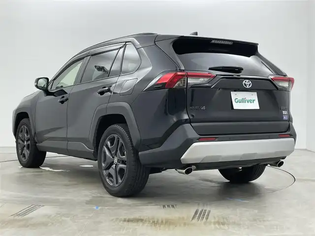 トヨタ ＲＡＶ４ ハイブリッド アドベンチャー 岡山県 2022(令4)年 1.7万km アティチュードブラックマイカ 純正9インチディスプレイオーディオ/ナビ/Bluetooth/AppleCarPlay/USB/HDMI/パノラミックビューモニター/ビルトインETC2.0/合皮シート/シートヒーター /ベンチレーション/パワーシート /メモリシート /ドライブレコーダー /ブラインドスポットモニター/セーフティセンス /レーダークルーズコントロール/オートハイビーム /LEDヘッドライト/オートライト /純正19インチアルミホイール/純正フロアマット/ルーフレール/プッシュスタート /スマートキー
